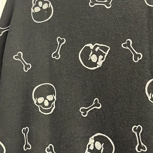 Pumpkins & Potions Skulls and Bones Long Sleeves Crewneck Pullover Shirt- Large - Picture 10 of 15